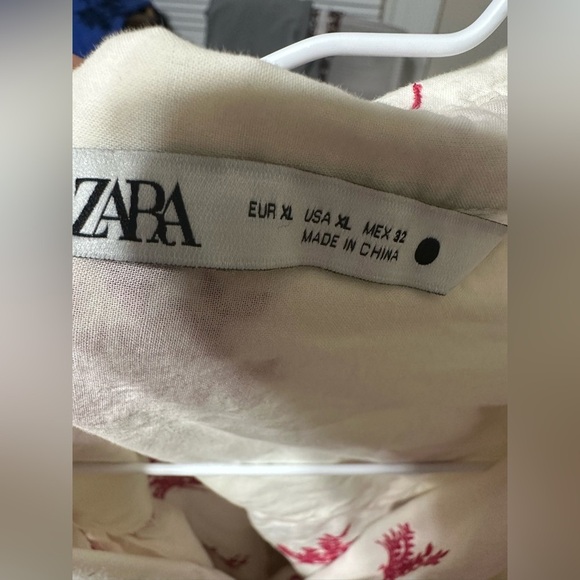 ZARA L Women’s Blouse Embroidered Button Down Shirt Ivory Red Floral Boho wb - Picture 10 of 12